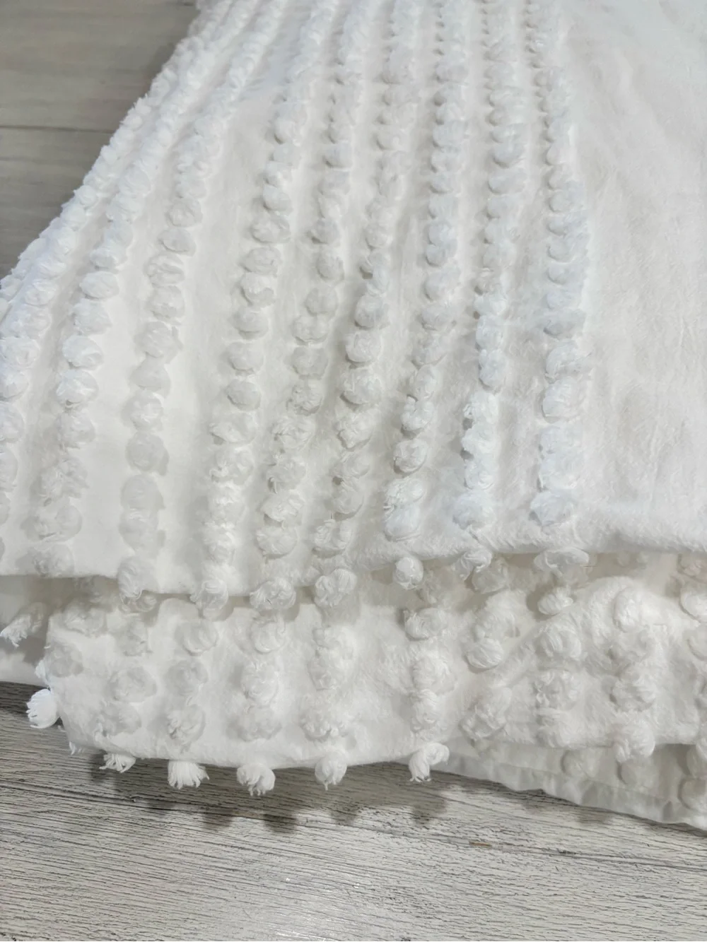 WEST ELM White Textured CANDLEWICK Duvet Cover King/Cal King 92” X 108” **READ**